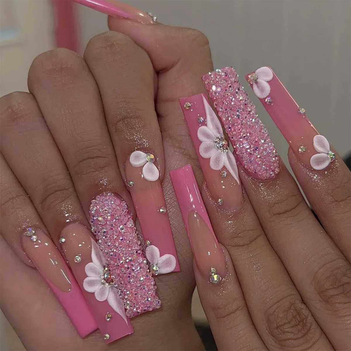 Glamorous Rhinestone-Studded Press-On Nails